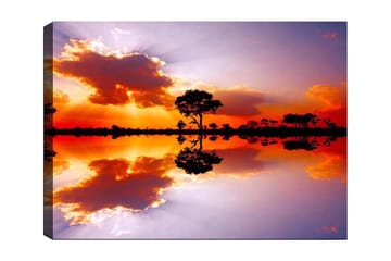 Lerretsbilde 70x100 cm - Vakker solnedgang med silhuetter av trær som speiler seg i en stille vannoverflate - Oransje / Lilla / Svart - Interiør - Maleri & posters - Lerretsbilder