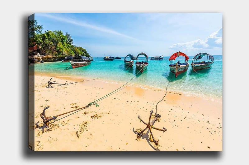 Lerretsbilde 70x100 cm - Vakker strandscene med flere fargerike båter fortøyd ved en sandstrand, Turkis / Beige / Rød
