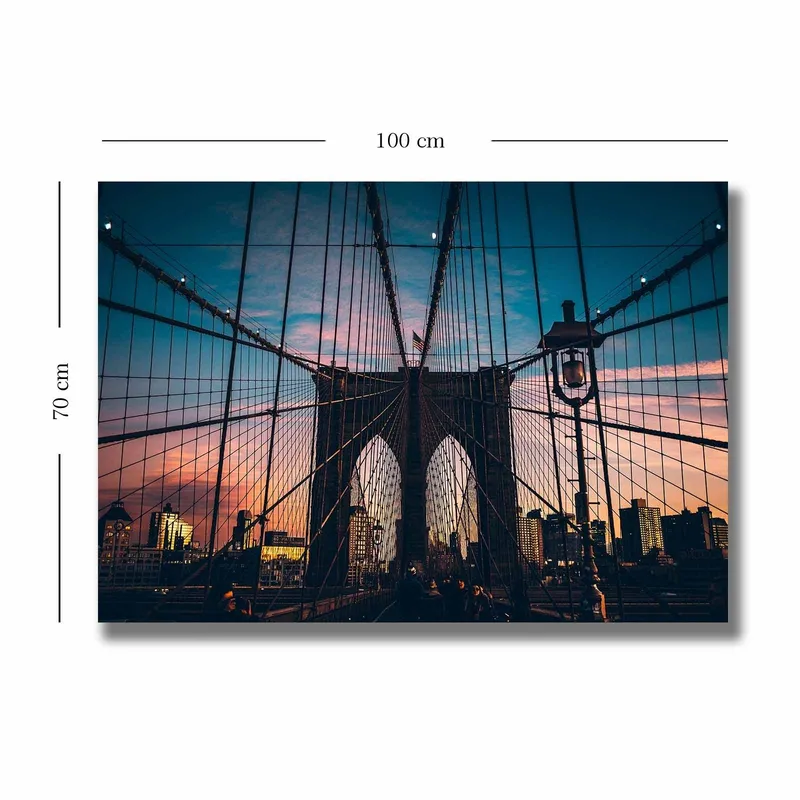 Lerretsbilde 70x100 cm - Vakker utsikt over Brooklyn Bridge med en dramatisk himmel i skumringen - Mørk blå / Rosa / Grå - Interiør - Maleri & posters - Lerretsbilder