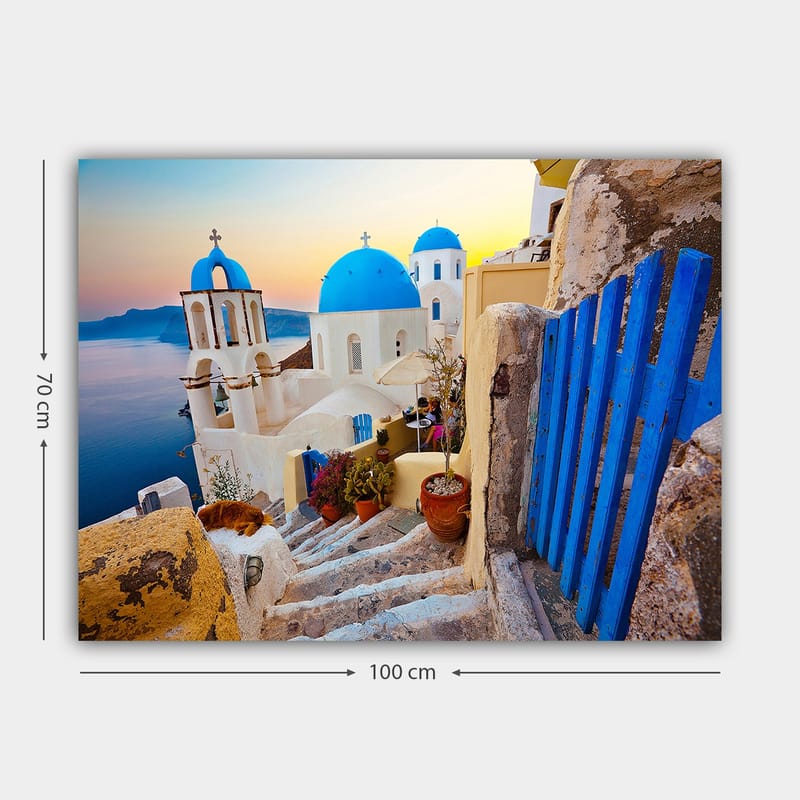 Lerretsbilde 70x100 cm - Vakker utsikt over de hvite bygningene med blå kupler i en gresk landsby ved sjøen - Blå / Hvit / Beige - Interiør - Maleri & posters - Lerretsbilder