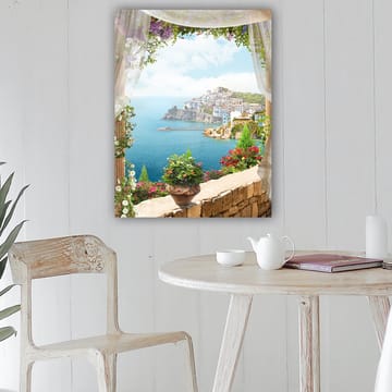 Lerretsbilde 70x100 cm - Vakker utsikt over en kystby med fargerike hus og blomstrende planter, sett gjennom en åpen vindusåpning - Blå / Grønn / Hvit - Interiør - Maleri & posters - Lerretsbilder