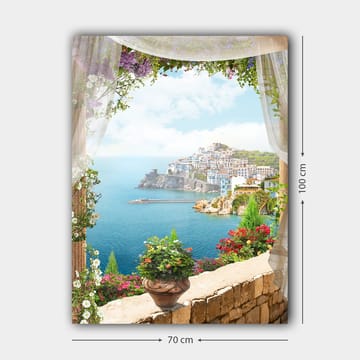 Lerretsbilde 70x100 cm - Vakker utsikt over en kystby med fargerike hus og blomstrende planter, sett gjennom en åpen vindusåpning - Blå / Grønn / Hvit - Interiør - Maleri & posters - Lerretsbilder