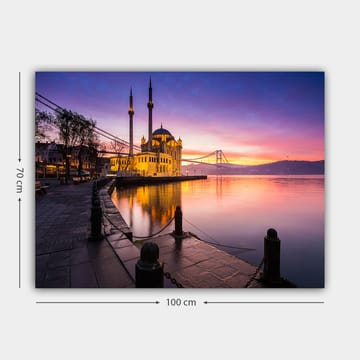 Lerretsbilde 70x100 cm - Vakker utsikt over en moské ved vannet under en fargerik solnedgang - Lilla / Oransje / Gul - Interiør - Maleri & posters - Lerretsbilder