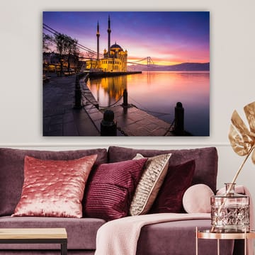 Lerretsbilde 70x100 cm - Vakker utsikt over en moské ved vannet under en fargerik solnedgang - Lilla / Oransje / Gul - Interiør - Maleri & posters - Lerretsbilder