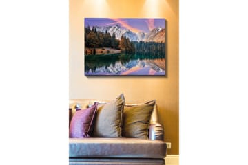 Lerretsbilde 70x100 cm - Vakkert fjellandskap med speilbilde i en innsjø og fargerike høsttrær - Grønn / Oransje / Lilla - Interiør - Maleri & posters - Lerretsbilder