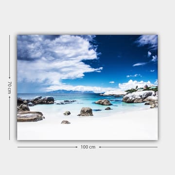 Lerretsbilde 70x100 cm - Vakkert kystlandskap med klipper og klart blått vann under en dramatisk himmel - Blå / Hvit / Grå - Interiør - Maleri & posters - Lerretsbilder