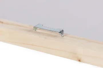 Lerretsbilde 70x100 cm - Vakkert stilleben med en vase fylt med lilla irisblomster og en skål med appelsiner - Lilla / Hvit / Oransje - Interiør - Maleri & posters - Lerretsbilder