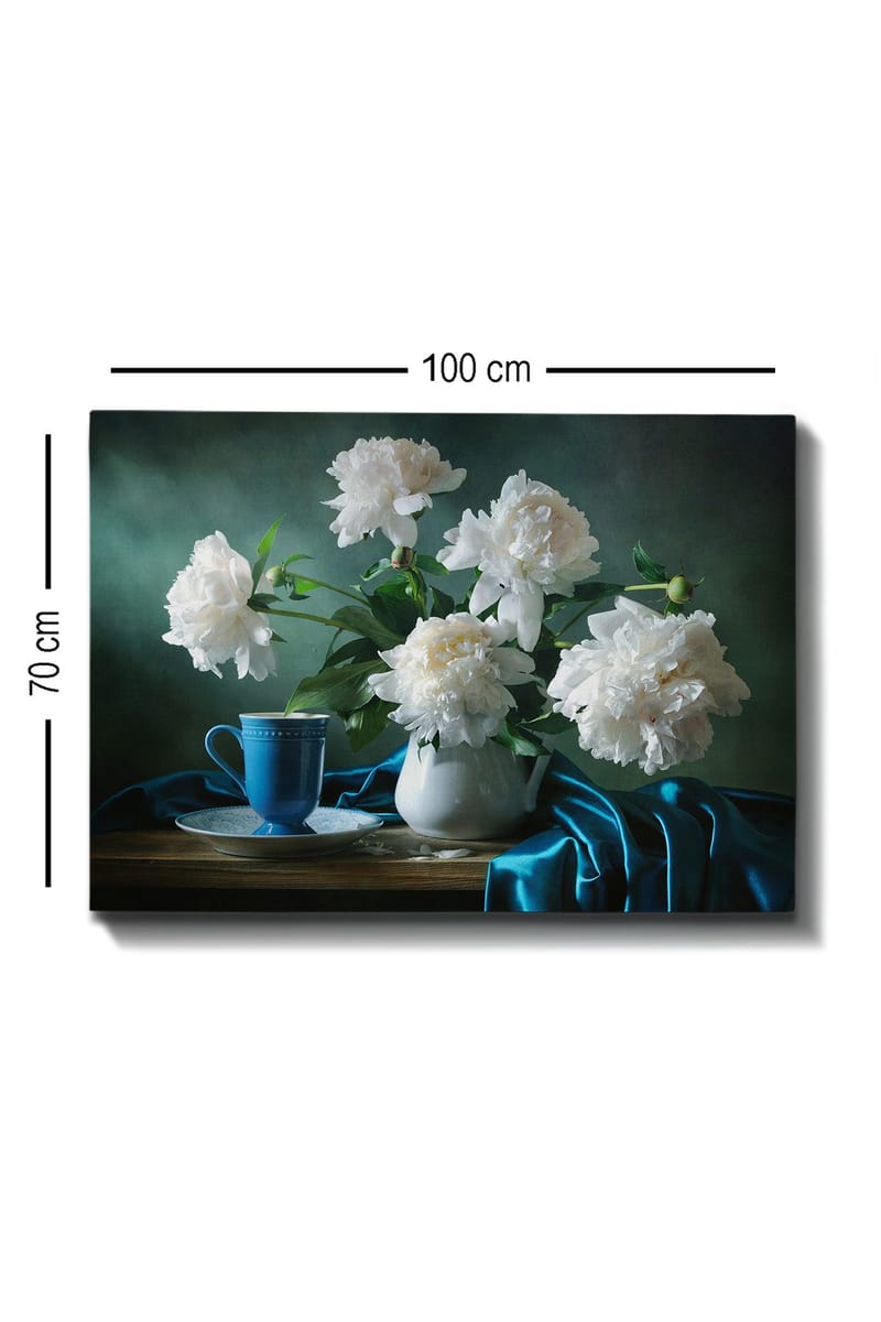 Lerretsbilde 70x100 cm - Vakkert stilleben med hvite peoner i en vase og en blå kopp på et bord - Hvit / Blå / Grønn - Interiør - Maleri & posters - Lerretsbilder