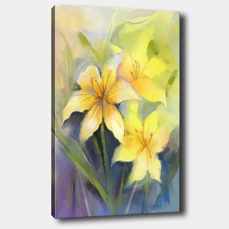 Lerretsbilde 70x100 cm - Vakre gule liljer i en myk og fargerik komposisjon, Gul / Grønn / Lilla