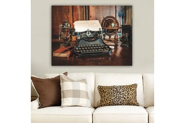 Lerretsbilde 70x100 cm - Vintage skrivemaskin med papir og en gammel globus på et trebord - Svart / Brun / Hvit - Interiør - Maleri & posters - Lerretsbilder