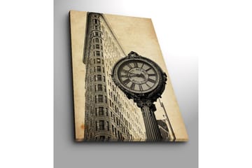 Lerretsbilde 70x100 cm - Vintageklokke ved foten av en ikonisk bygning i New York - Svart / Grå / Beige - Interiør - Maleri & posters - Lerretsbilder