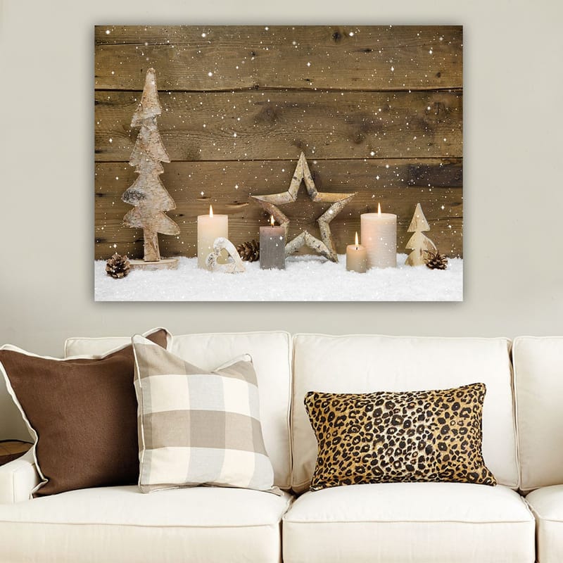 Lerretsbilde 70x100 cm - Vinterdekorasjon med lys, trær og stjerner på en snødekt overflate - Hvit / Grå / Brun - Interiør - Maleri & posters - Lerretsbilder