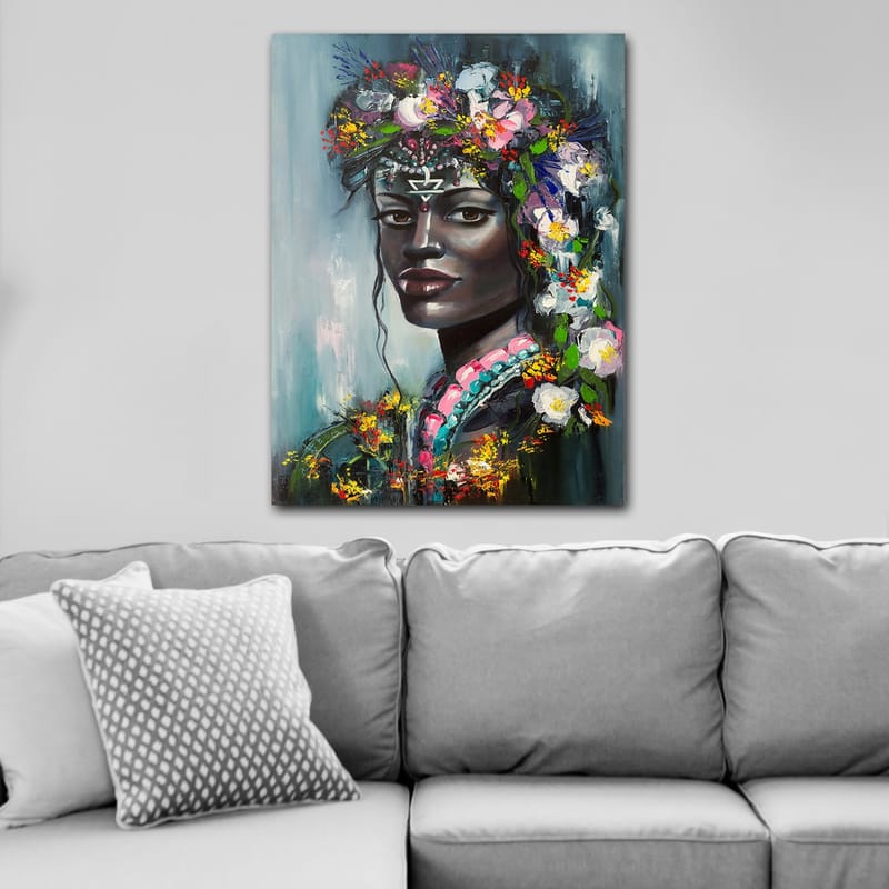 Lerretsbilde 70x100 cm - Portrett av en kvinne med blomster i håret og et mystisk uttrykk - Svart / Rosa / Grønn - Interiør - Maleri & posters - Lerretsbilder