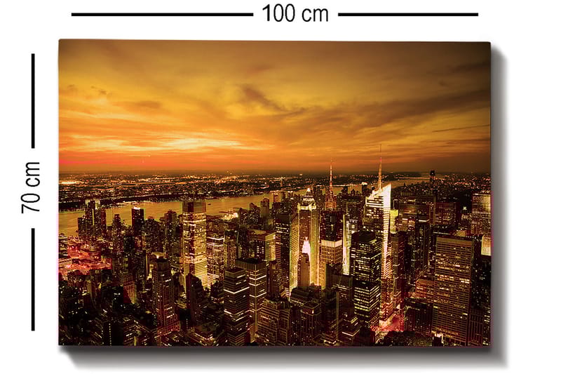 Lerretsbilde 70x100 cm - Panoramautsikt over en by ved solnedgang med høye bygninger og en dramatisk himmel - Oransje / Gull / Svart - Interiør - Maleri & posters - Lerretsbilder