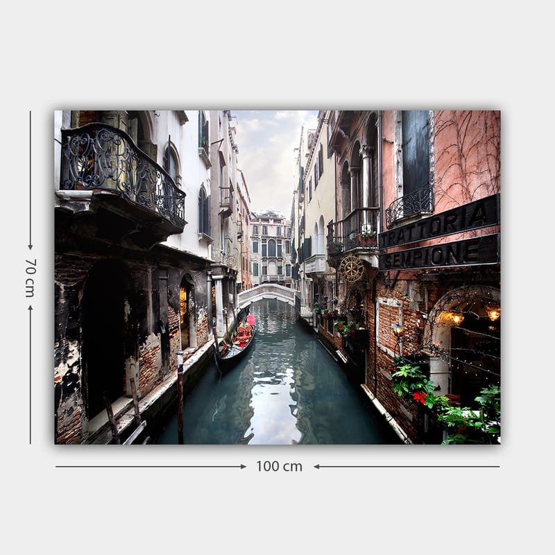 Lerretsbilde 70x100 cm - Pittoresk kanal i Venezia med gondoler og historiske bygninger - Mørk blå / Teglrød / Grønn - Interiør - Maleri & posters - Lerretsbilder