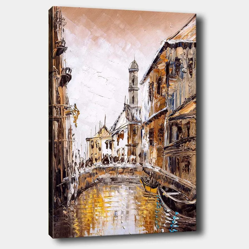 Lerretsbilde 70x100 cm - Pittoresk kanal med historiske bygninger og båter i urbane omgivelser, Gull / Brun / Hvit