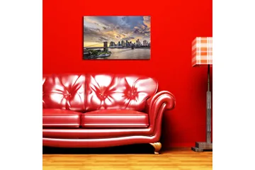 Lerretsbilde 70x45 cm - Bysilhuett ved solnedgang over vann - Blå / Oransje / Grå - Interiør - Maleri & posters - Lerretsbilder