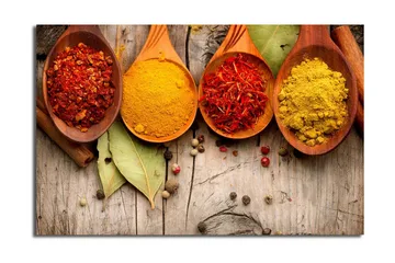 Lerretsbilde 70x45 cm - Fargerike krydder i treskjeer - Rød / Gul / Oransje - Interiør - Maleri & posters - Lerretsbilder
