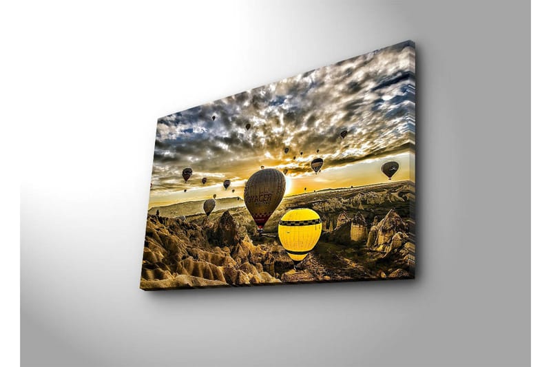 Lerretsbilde 70x45 cm - Flere fargerike varmluftsballonger svever over et dramatisk landskap ved solnedgang - Gul / Grå / Brun - Interiør - Maleri & posters - Lerretsbilder