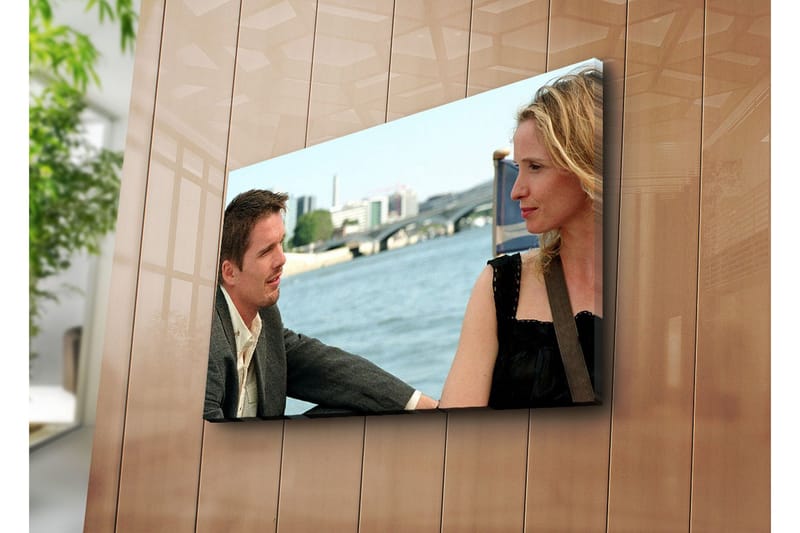 Lerretsbilde 70x45 cm - Intim samtale mellom to personer ved vannet - Hudtone / Svart / Blå - Interiør - Maleri & posters - Lerretsbilder