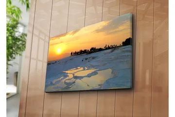 Lerretsbilde 70x45 cm - Solnedgang over snødekte landskap og mineralrike kilder - Gull / Hvit / Blå - Interiør - Maleri & posters - Lerretsbilder