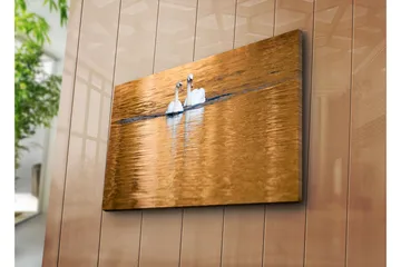 Lerretsbilde 70x45 cm - To svaner som svømmer i speilblanke, gylne vannflater - Hvit / Gull / Blå - Interiør - Maleri & posters - Lerretsbilder