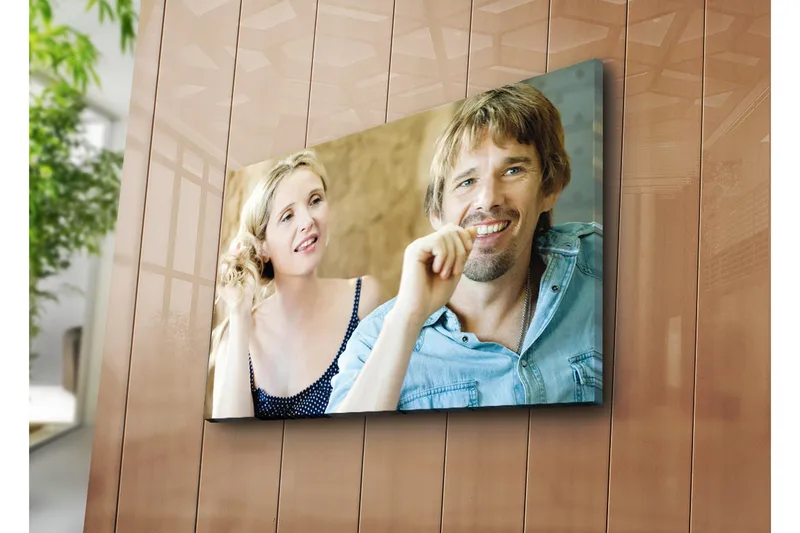 Lerretsbilde 70x45 cm - Portrett av to personer i en avslappet samtale - Hudtone / Lys blå / Beige - Interiør - Maleri & posters - Lerretsbilder