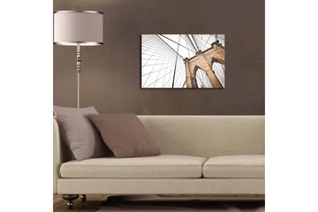 Lerretsbilde 70x45 cm - Perspektiv av Brooklyn Bridge med fokus på buene og kablene - Beige / Svart / Hvit - Interiør - Maleri & posters - Lerretsbilder