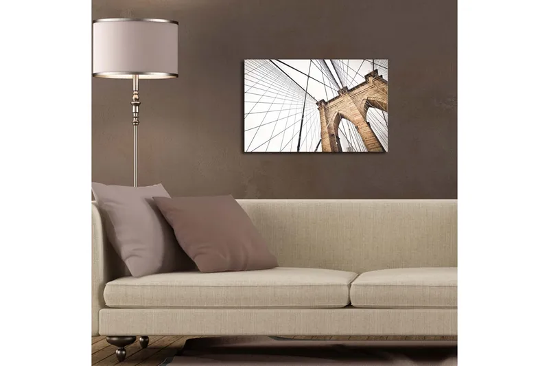 Lerretsbilde 70x45 cm - Perspektiv av Brooklyn Bridge med fokus på buene og kablene - Beige / Svart / Hvit - Interiør - Maleri & posters - Lerretsbilder