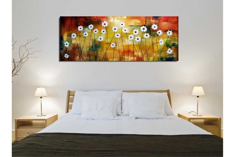 Lerretsbilde 80x30 cm - Blomstereng med hvite blomster og røde sentre på en fargerik bakgrunn - Hvit / Rød / Oransje - Interiør - Maleri & posters - Lerretsbilder