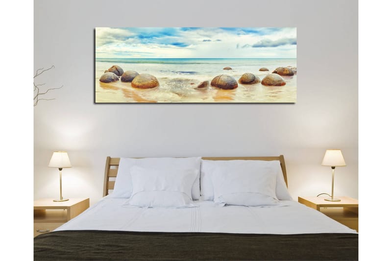 Lerretsbilde 80x30 cm - Runde steiner på en strand med hav og himmel i bakgrunnen - Blå / Beige / Grå - Interiør - Maleri & posters - Lerretsbilder