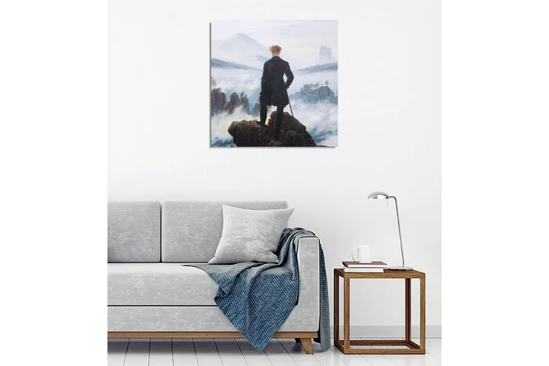 Lerretsbilde - Ensom mann på en klippe som ser ut over et tåkete landskap - Mørk grønn / Grå / Blå - Interiør - Maleri & posters - Lerretsbilder