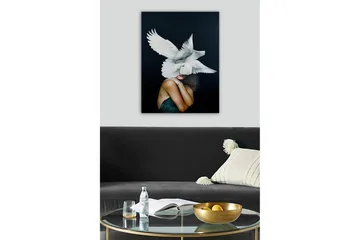 Lerretsbilde - Fugler som svever over en kvinne med bar skulder - Hvit / Svart / Hudfarge - Interiør - Maleri & posters - Lerretsbilder