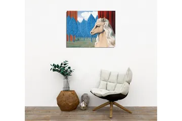 Lerretsbilde - Hestehode med hvit manke i et drømmeaktig skogsmiljø - Blå / Rød / Beige - Interiør - Maleri & posters - Lerretsbilder