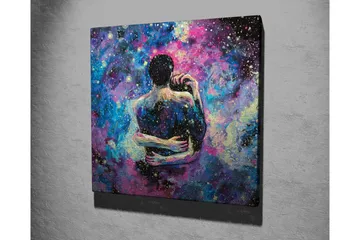 Lerretsbilde - Intimt par som omfavner hverandre i en stjerneklar galakse - Blå / Lilla / Svart - Interiør - Maleri & posters - Lerretsbilder