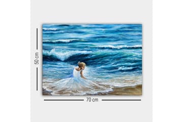 Lerretsbilde - Jente i hvit kjole som leker ved sjøen - Blå / Hvit / Beige - Interiør - Maleri & posters - Lerretsbilder