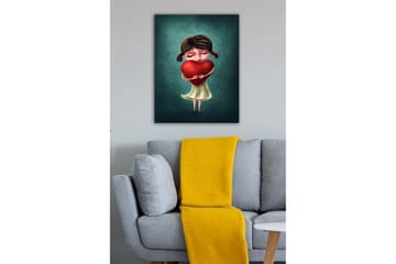 Lerretsbilde - Jente som holder et stort rødt hjerte - Rød / Grønn / Beige - Interiør - Maleri & posters - Lerretsbilder