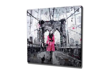 Lerretsbilde - Kvinne i rosa frakk går med en katt på en bro - Rosa / Svart / Grå - Interiør - Maleri & posters - Lerretsbilder