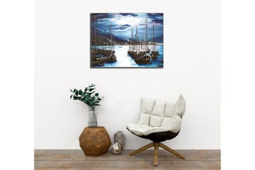 Lerretsbilde - Mørke seilbåter i en stille havn under en dramatisk himmel - Mørk blå / Svart / Lys blå - Interiør - Maleri & posters - Lerretsbilder
