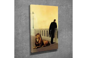 Lerretsbilde - Mørkkledd mann med vinger står ved et rekkverk, med en løve liggende ved siden av seg - Gull / Svart / Brun - Interiør - Maleri & posters - Lerretsbilder