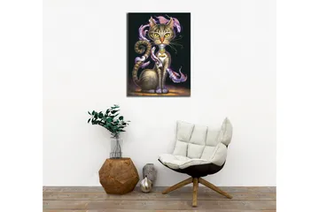 Lerretsbilde - Magisk katt med store gule øyne og virvlende dekorativ fisk rundt kroppen - Svart / Lilla / Brun - Interiør - Maleri & posters - Lerretsbilder