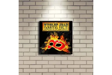 Lerretsbilde med LED-belysning 28x28 cm - Maske med fargerike detaljer og flammende bakgrunn - Rød / Oransje / Svart - Interiør - Maleri & posters - Lerretsbilder