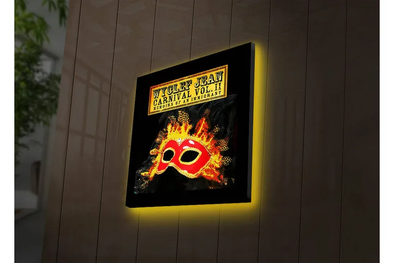 Lerretsbilde med LED-belysning 28x28 cm - Maske med fargerike detaljer og flammende bakgrunn - Rød / Oransje / Svart - Interiør - Maleri & posters - Lerretsbilder