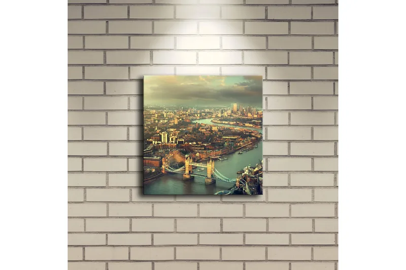 Lerretsbilde med LED-belysning 28x28 cm - Utsikt over en by med en elv og broer - Grønn / Blå / Beige - Interiør - Maleri & posters - Lerretsbilder