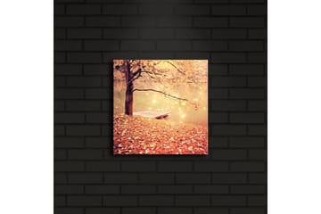 Lerretsbilde med LED-belysning 28x28 cm - Vakker høstscene med et tre og en båt ved en speilblank innsjø - Oransje / Gull / Brun - Interiør - Maleri & posters - Lerretsbilder