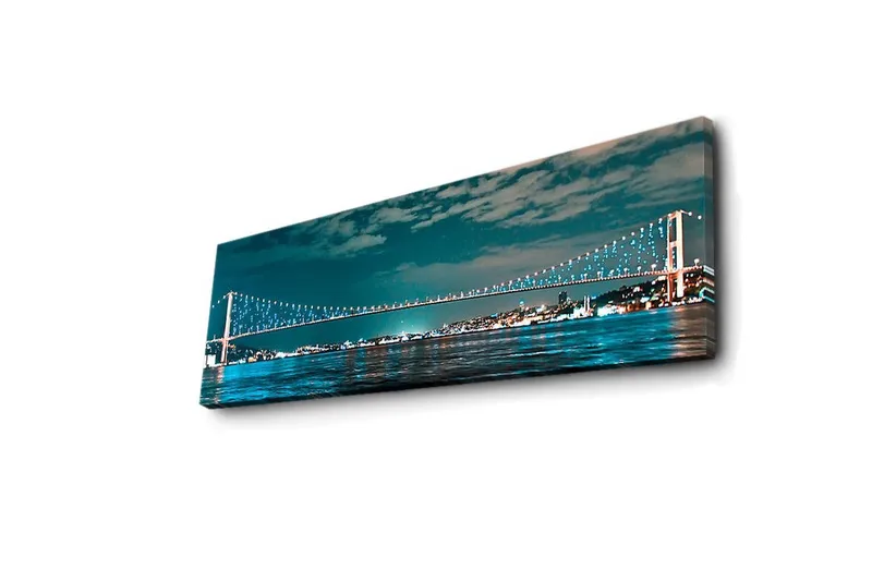 Lerretsbilde med LED-belysning 30x90 cm - Bro over et rolig vann med bylys i bakgrunnen - Mørk blå / Turkis / Lys grønn - Interiør - Maleri & posters - Lerretsbilder