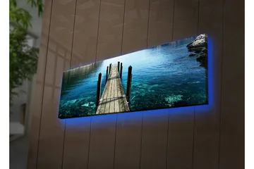 Lerretsbilde med LED-belysning 30x90 cm - Brygge som strekker seg over klart vann - Blå / Grønn / Brun - Interiør - Maleri & posters - Lerretsbilder