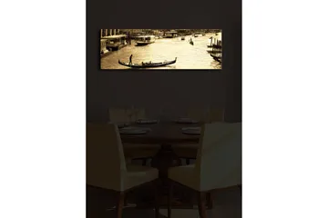 Lerretsbilde med LED-belysning 30x90 cm - Gondol på en speillignende kanal i et urbant miljø - Gull / Brun / Svart - Interiør - Maleri & posters - Lerretsbilder