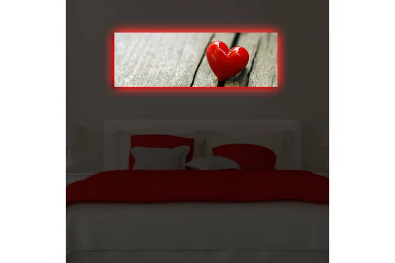 Lerretsbilde med LED-belysning 30x90 cm - Rød hjerteformet dekorasjon på en treflate - Rød / Brun - Interiør - Maleri & posters - Lerretsbilder
