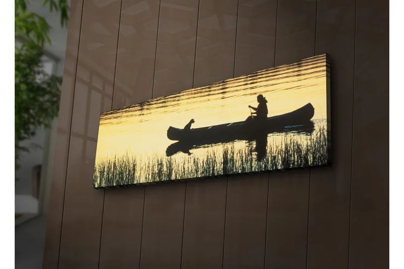 Lerretsbilde med LED-belysning 30x90 cm - Silhuett av en kano med en person og en hund i solnedgangens lys - Gull / Svart - Interiør - Maleri & posters - Lerretsbilder